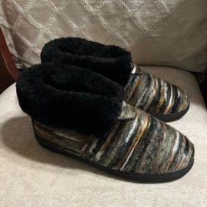 Lamo Slippers size 7